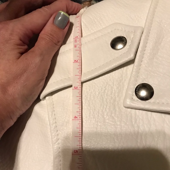 Christmas gift alert!! NWT white biker style faux leather jacket - Picture 15 of 15